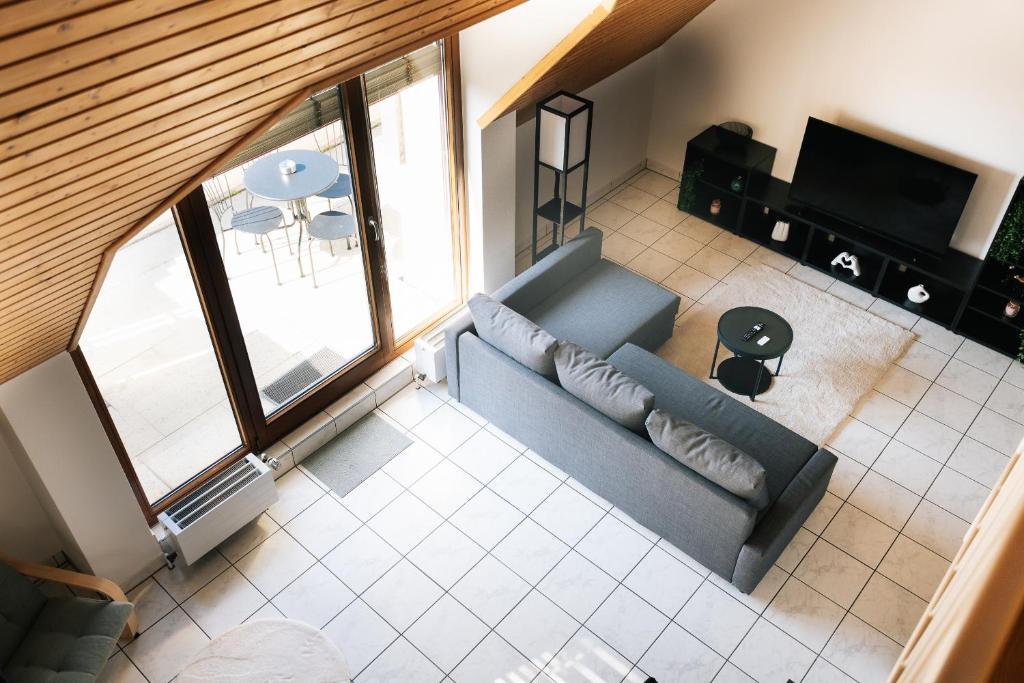 Χώρος καθιστικού στο Grosse Galerie-Wohnung Airport Messe Stuttgart - Balkon - Parkplatz