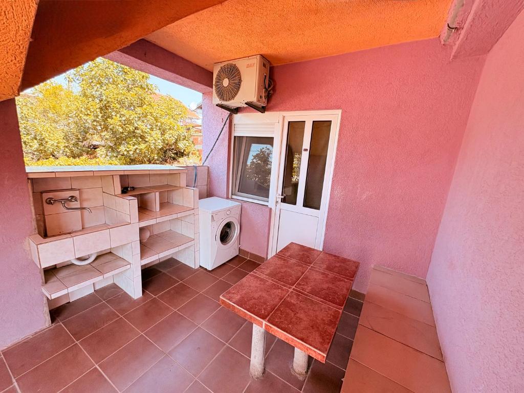 Foto dalla galleria di Shkreli Apartments a Donji Štoj