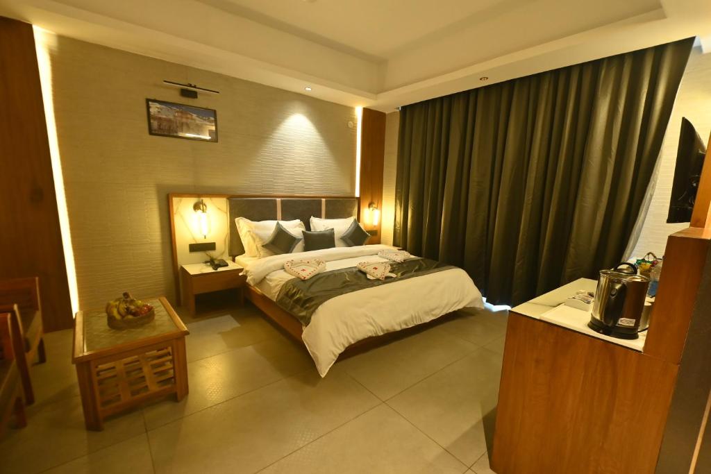 Postel nebo postele na pokoji v ubytování Hotel Ravine Palace