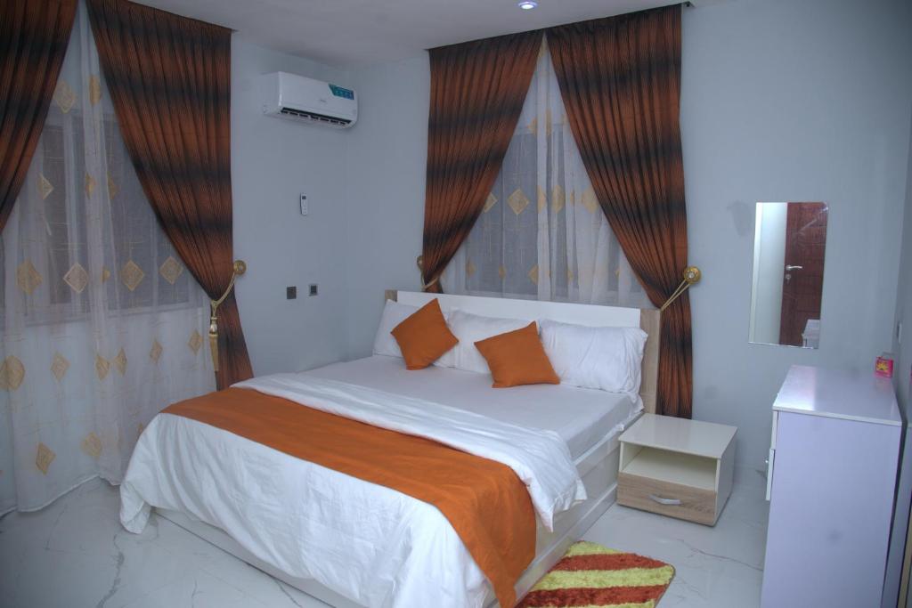 Postel nebo postele na pokoji v ubytování Kingston Luxury Apartments