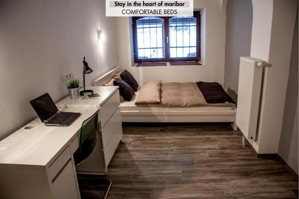 Postel nebo postele na pokoji v ubytování 4 Rooms