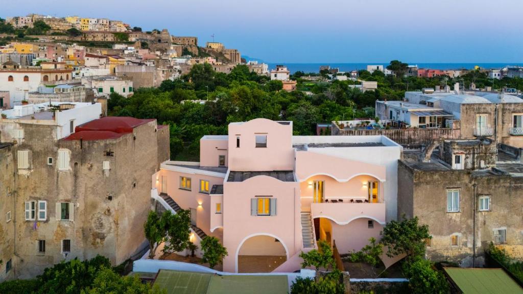 a view of a city with buildings at Orìgenes Rooms in Procida