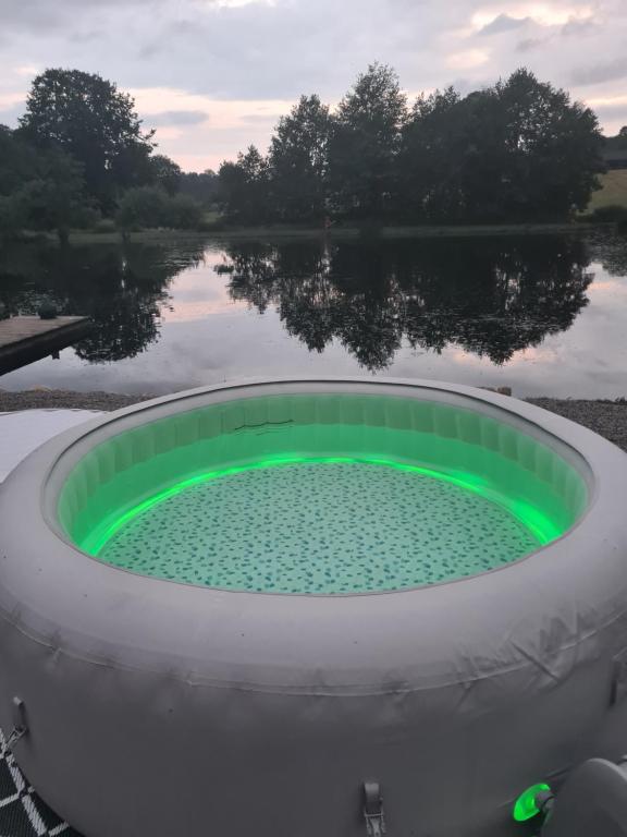 Bazén v ubytování Glamping Odenlund nebo v jeho okolí