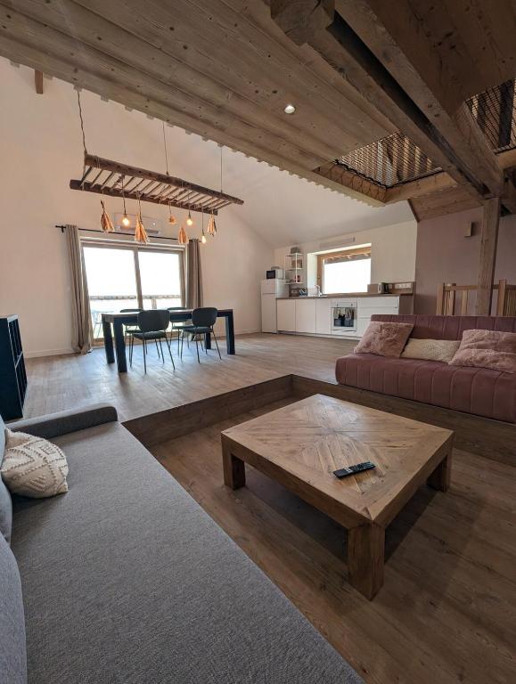 Χώρος καθιστικού στο Renovated apartment with view