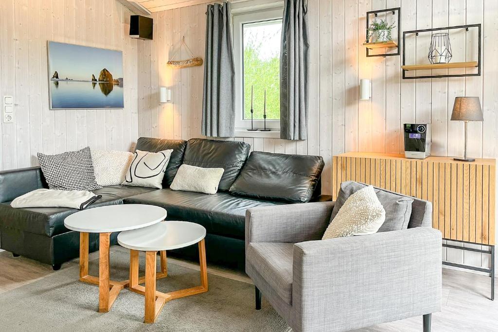a living room with a couch and a table at Pulverhorn - Dorf 4 Ferienhaus 01 in Priwall