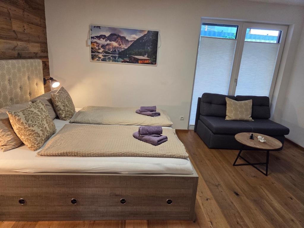 Rúm í herbergi á Appartement Steidl