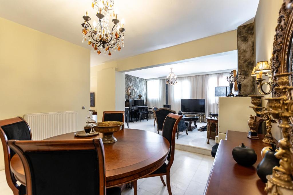 Istumisnurk majutusasutuses Mythodea Luxury Villa