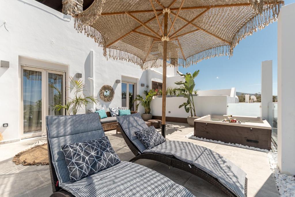 Istumisnurk majutusasutuses Mythodea Luxury Villa