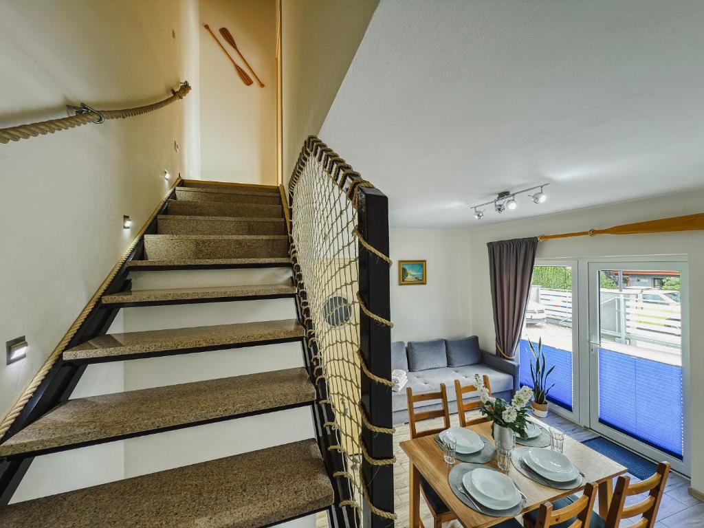 Posedenie v ubytovaní Rellim Apartamenty