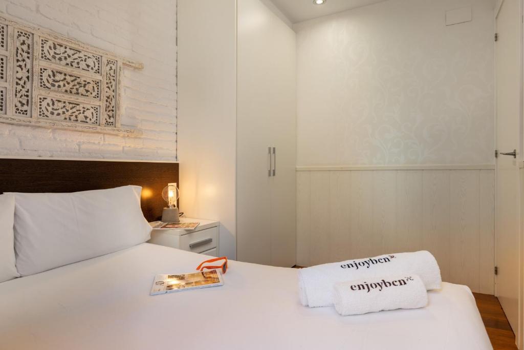 Enjoybcn Gaudi Apartments - 1