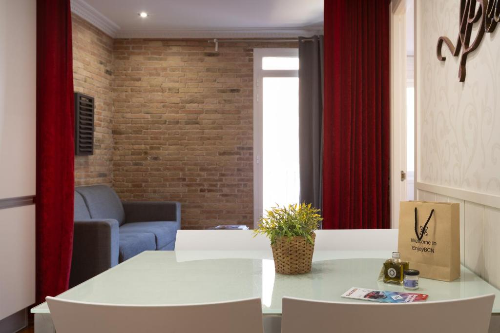 Enjoybcn Gaudi Apartments - 14