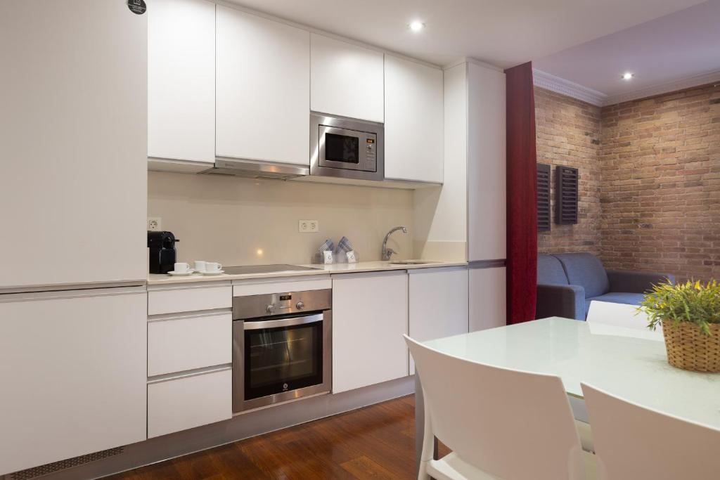 Enjoybcn Gaudi Apartments - 8