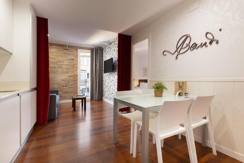 Enjoybcn Gaudi Apartments - 6