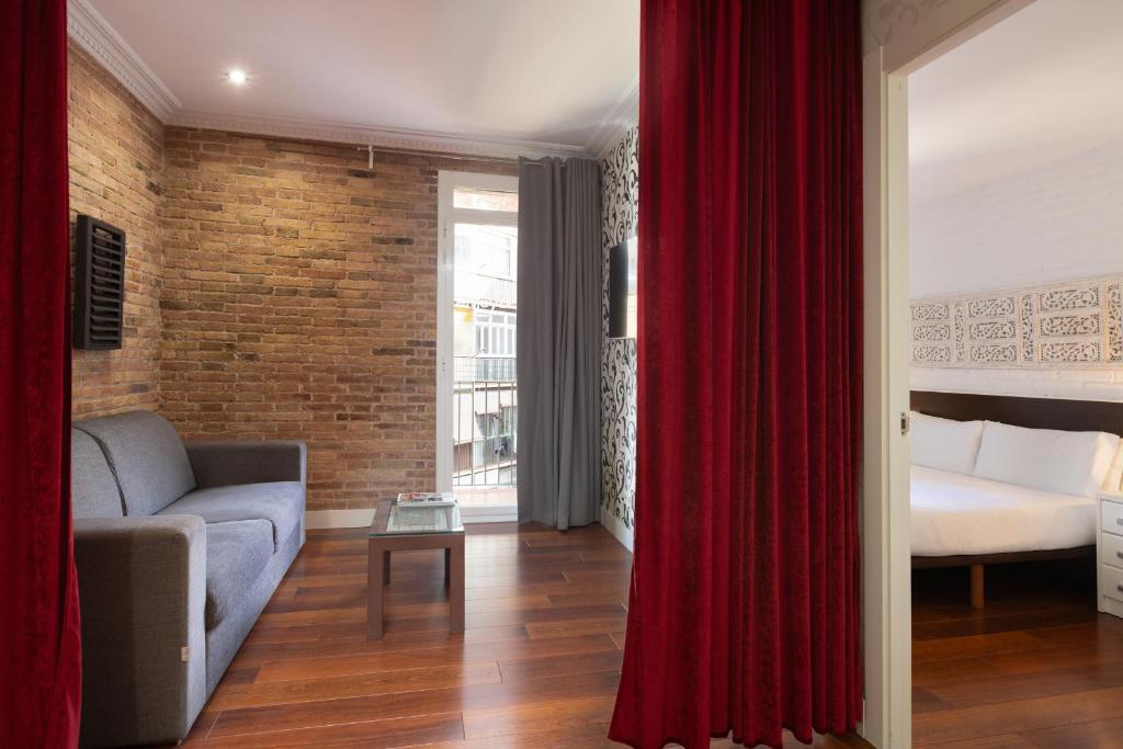 Enjoybcn Gaudi Apartments - 4