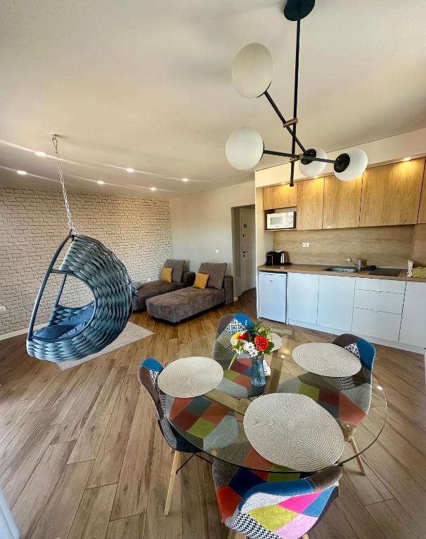 Апартамент с люлка и гледка в The House с Термална зона