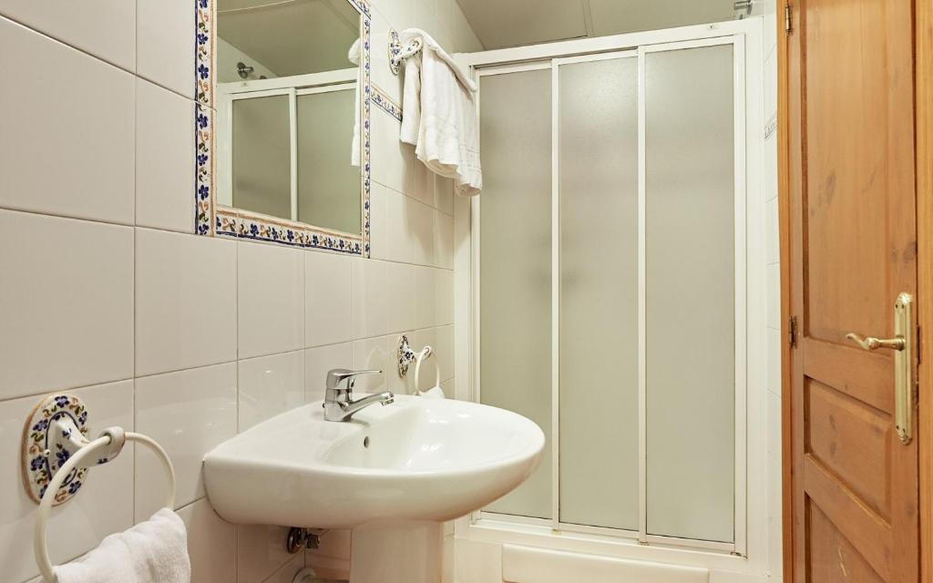 Hostal Vidaller - Twin Room