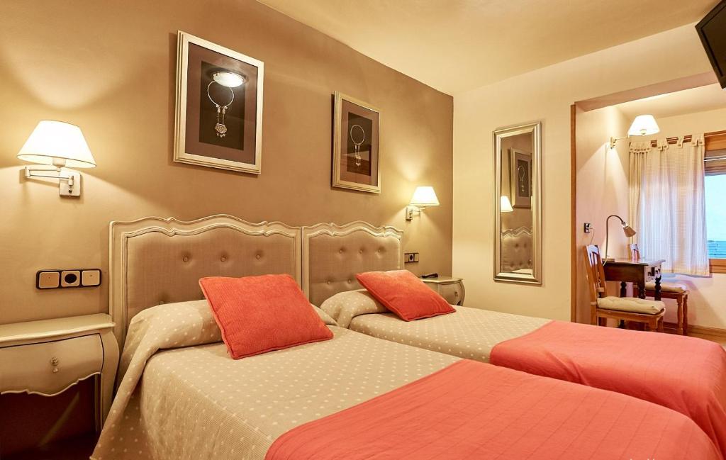 Hostal Vidaller - Twin Room