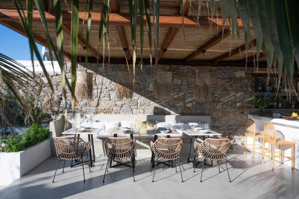 Posezení v ubytování Myconian Theros Luxury Suites