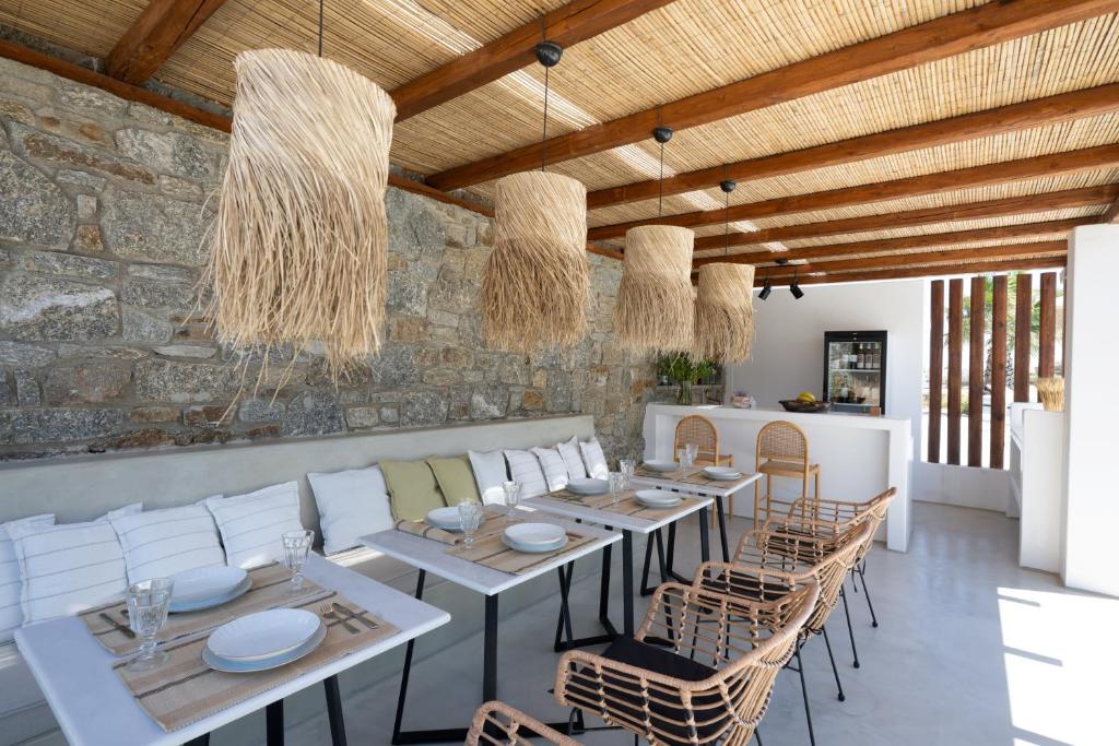 Posezení v ubytování Myconian Theros Luxury Suites