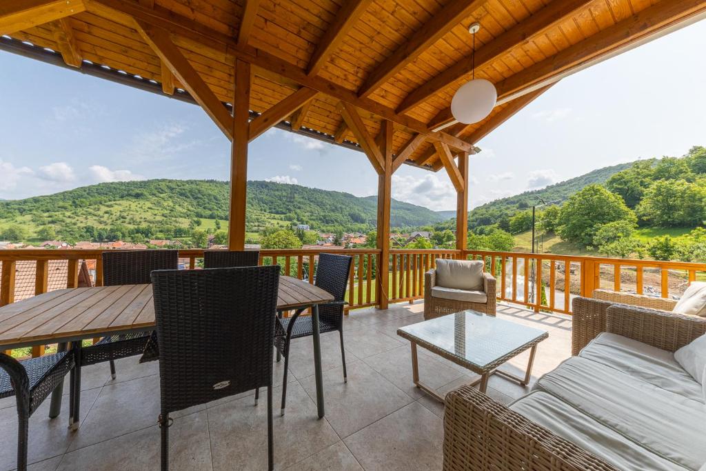 Nespecifikovaný výhled na hory nebo výhled na hory při pohledu z bed and breakfast