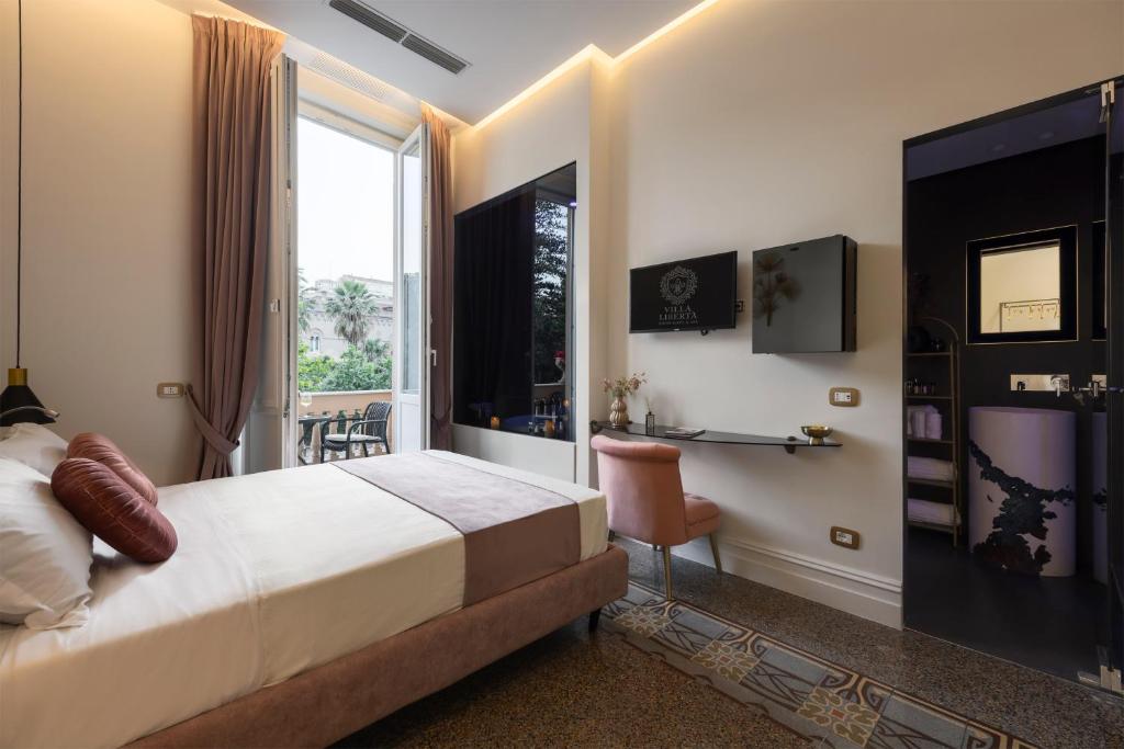 
Queen Suite with Spa Bath
