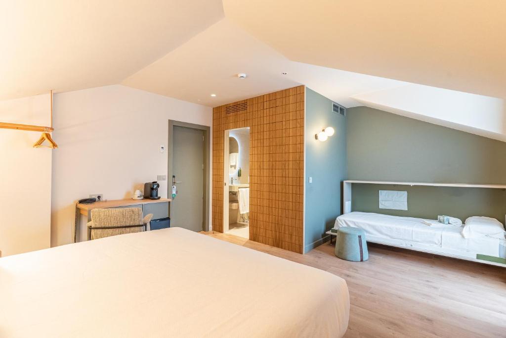 Hotel Los Pasiegos - Superior Triple Room
