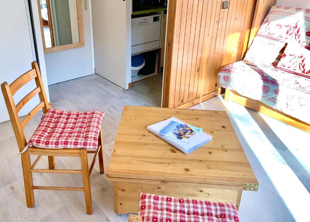 Posezení v ubytování Studio cosy au cœur de la station des Carroz