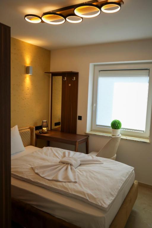 InterPension - Apartamento De Tres Dormitorios Con Balcón