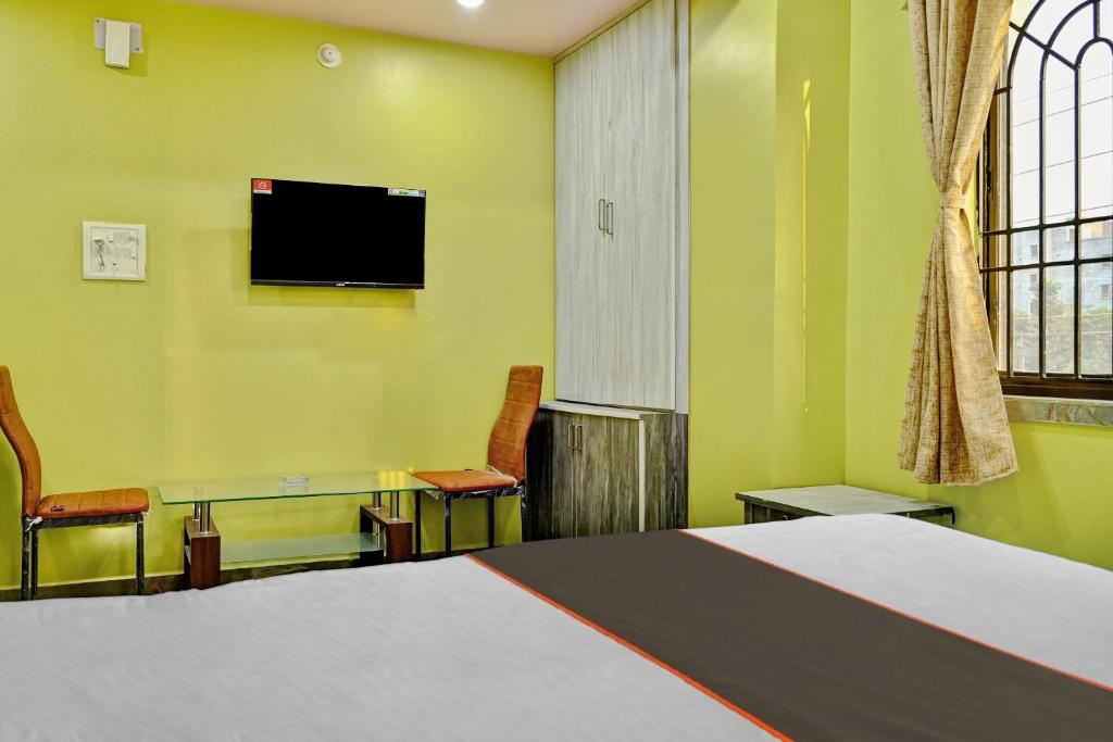 Postel nebo postele na pokoji v ubytování Hotel O Mahal