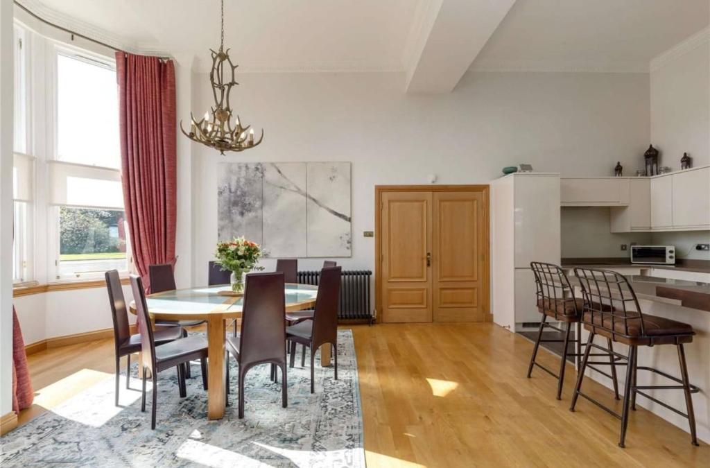 Stunning Flat in Loch Lomond - Two-Bedroom Apartment