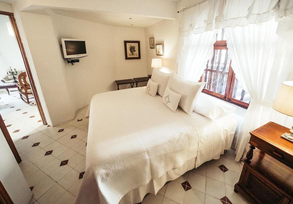 Postel nebo postele na pokoji v ubytování Alfiz Hotel