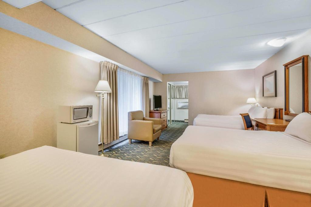 Travelodge by Wyndham Niagara Falls At the Falls - Resim 17