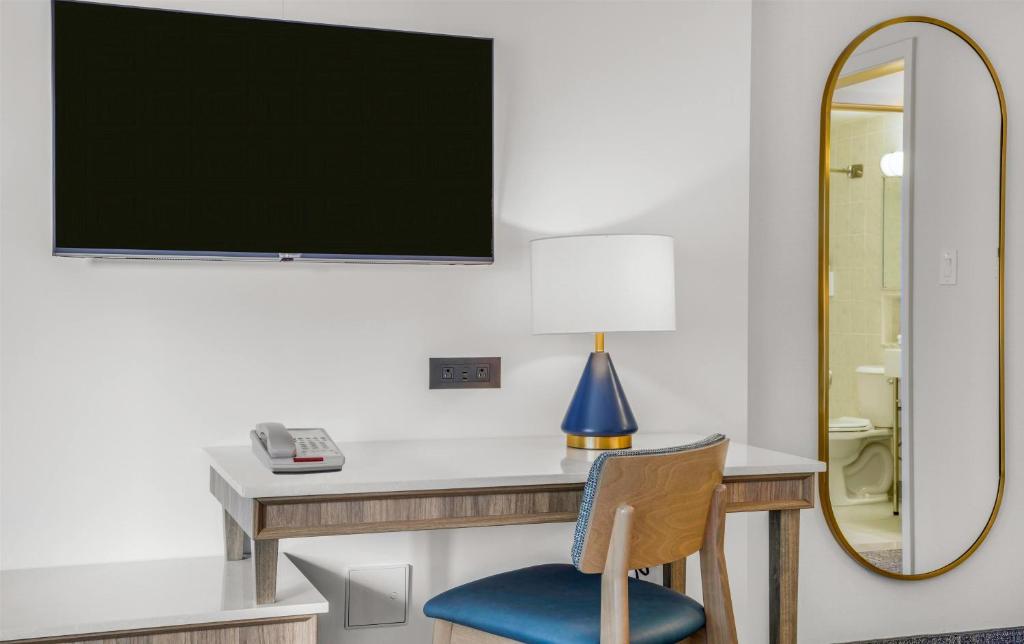 Travelodge by Wyndham Niagara Falls At the Falls - Resim 34