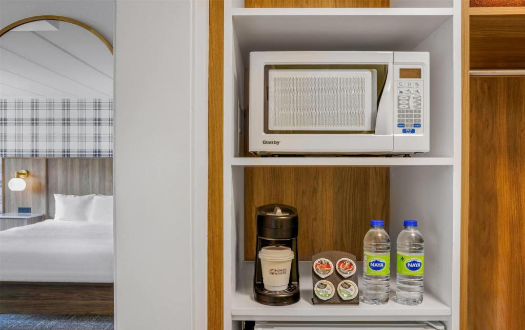 Travelodge by Wyndham Niagara Falls At the Falls - Resim 35