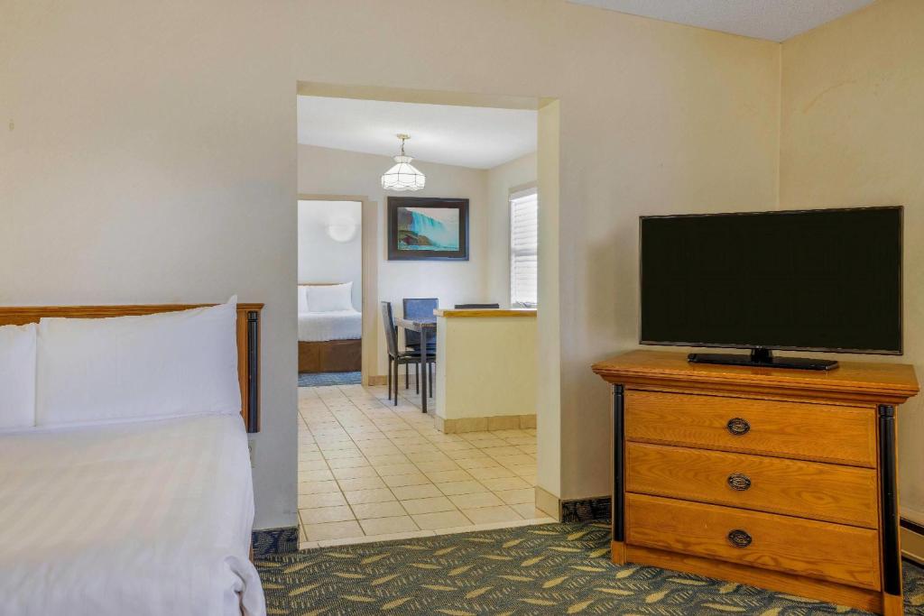 Travelodge by Wyndham Niagara Falls At the Falls - Resim 36