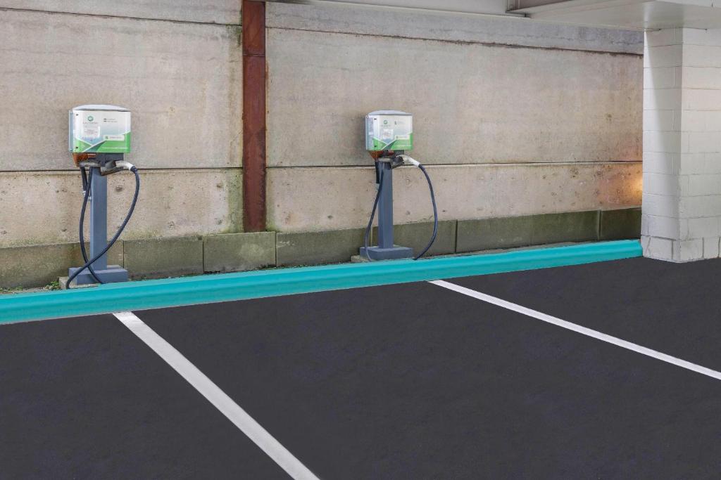 Travelodge by Wyndham Niagara Falls At the Falls - Resim 40