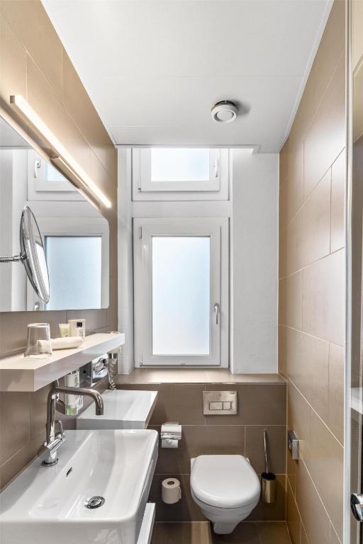 Bilik mandi di Best Western Plus Hotel Zürcherhof