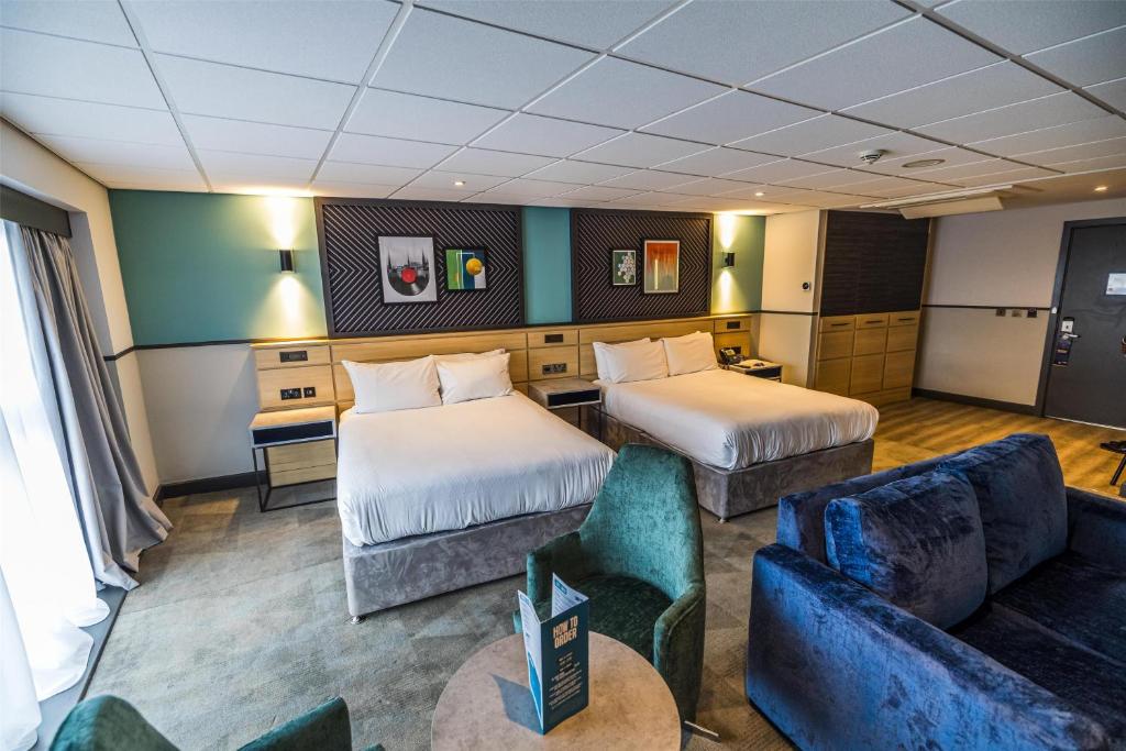 
Family Queen Room with Two Queen Beds and Sofa Bed
