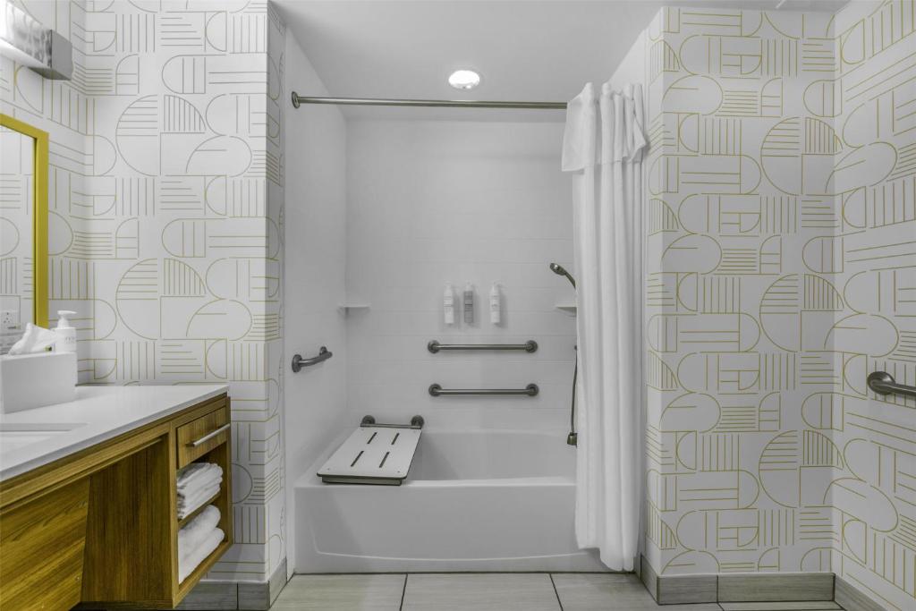 Home2 Suites By Hilton St. Simons Island photo