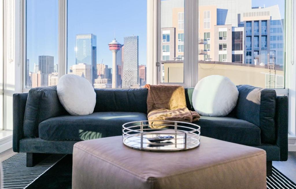 Khu vực ghế ngồi tại City View 2 King Suites Floor-to-Ceiling Views