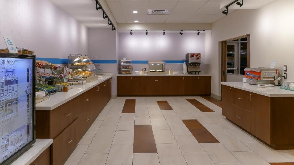 Holiday Inn Express & Suites - Tampa East - Ybor City by IHG photo