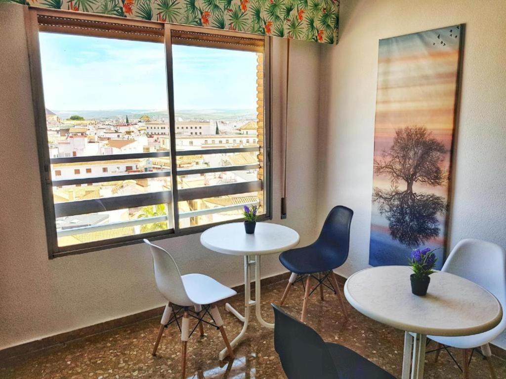 Istumisnurk majutusasutuses Panorama Córdoba Center, baño privado externo a la habitación