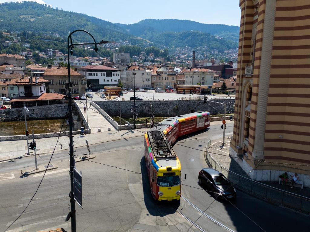 Nespecifikovaný výhled na hory nebo výhled na hory při pohledu z hotelu