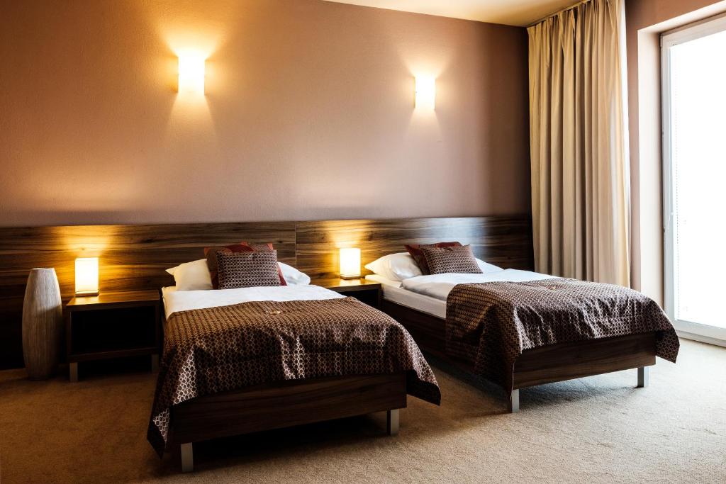 Postel nebo postele na pokoji v ubytování Hotel Comfort with free Wellness and Fitness Centrum