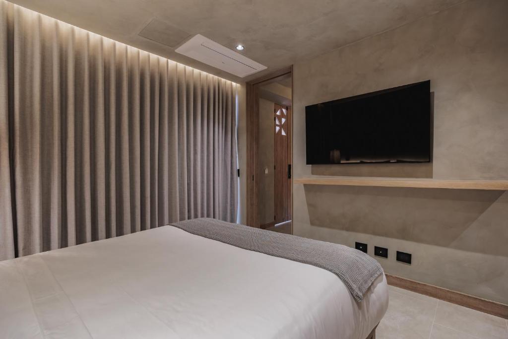 TV a/nebo společenská místnost v ubytování Kuuna Luxury Stays by Wynwood House