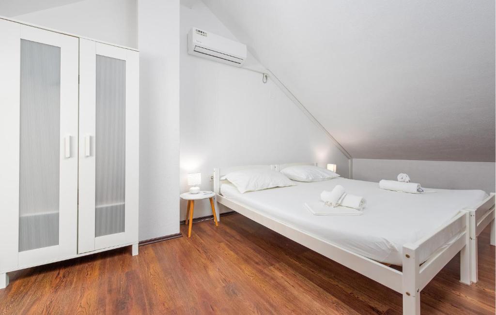 Posteľ alebo postele v izbe v ubytovaní Nice Apartment In Lukovo Sugarje