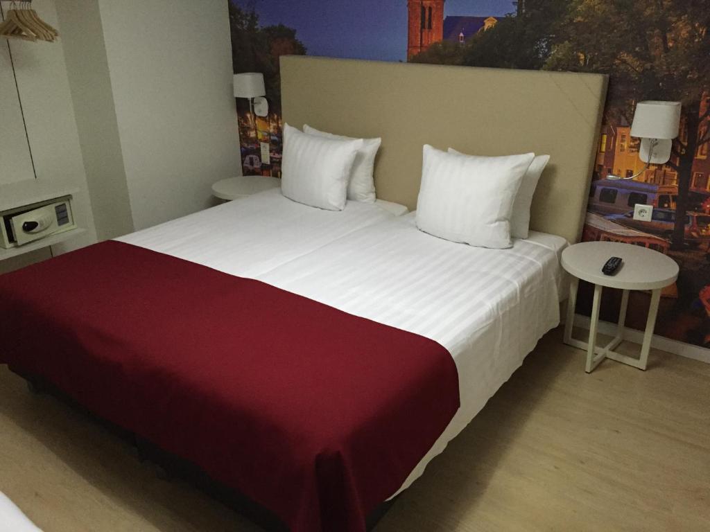 
Budget Triple Room without Window
