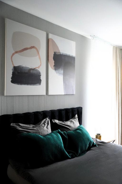 Posteľ alebo postele v izbe v ubytovaní Apartamenty STUDIO