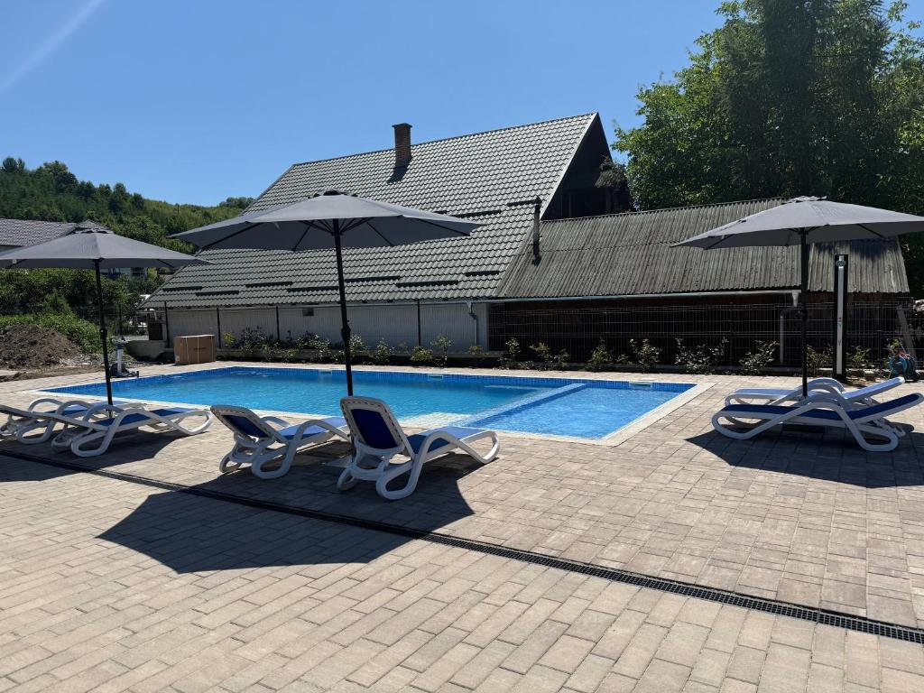 The swimming pool at or close to Farkas Panzió