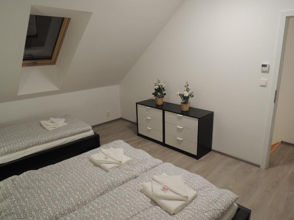 Postel nebo postele na pokoji v ubytování Apartmány Hlohovec